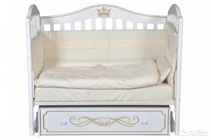 Детская кроватка из массива