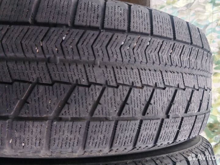 Bridgestone Blizzak VRX 215/65 R16 98S