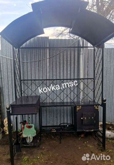 Мангал с крышей