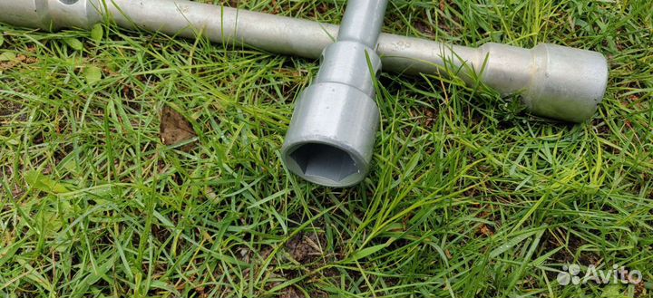 Ключ баллонный 32:33