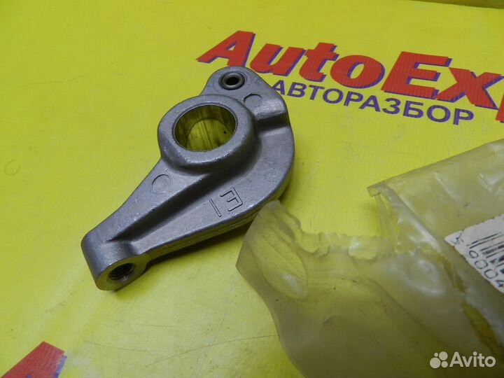 Рокер клапана 4D56