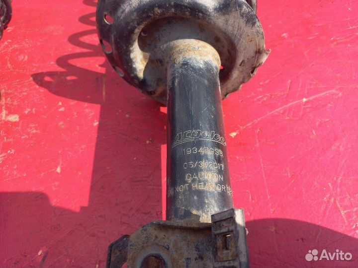 Передние стойки Opel Astra H