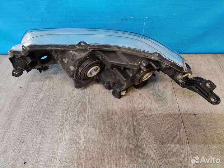 Фара правая Suzuki Vitara 2 2015-2024