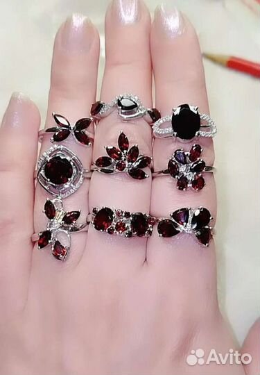 Серебряные кольца с гранатами