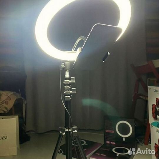Кольцевая светодиодная лампа