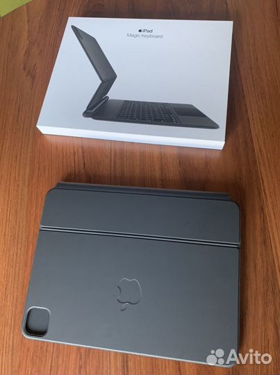 Чехол-клавиатура Apple Magic Keyboard для iPad Pro
