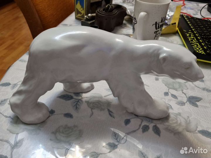 Статуэтка белый медведь