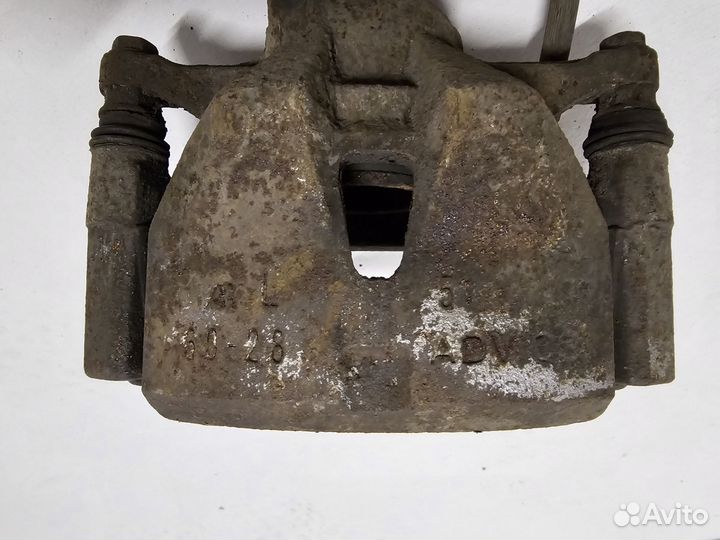 Lexus IS250 суппорт передний левый