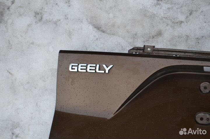 Geely atlas накладка крышки багажника