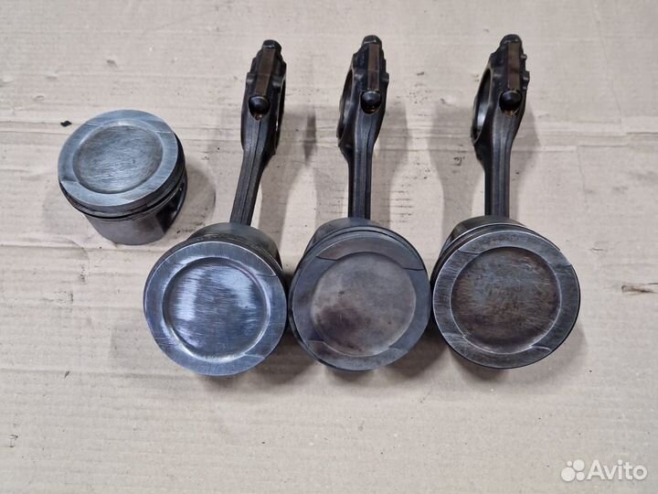 Поршень с шатуном Volkswagen Passat B5 1.6л AHL