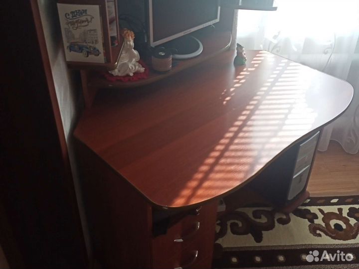 Компьютерный стол угловой