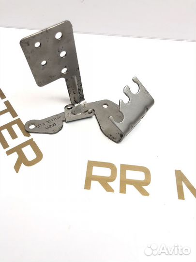 Кронштейн датчика высоты задний левый Range Rover