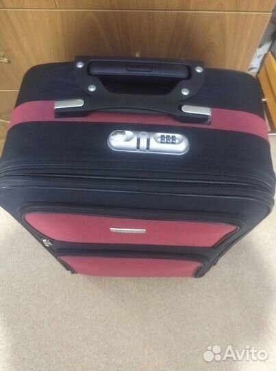 Чемодан на колесах большой