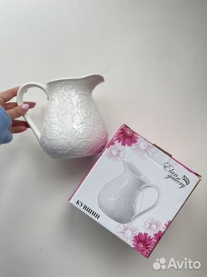 Кувшин белый Elan Gallery розы 1.2 л