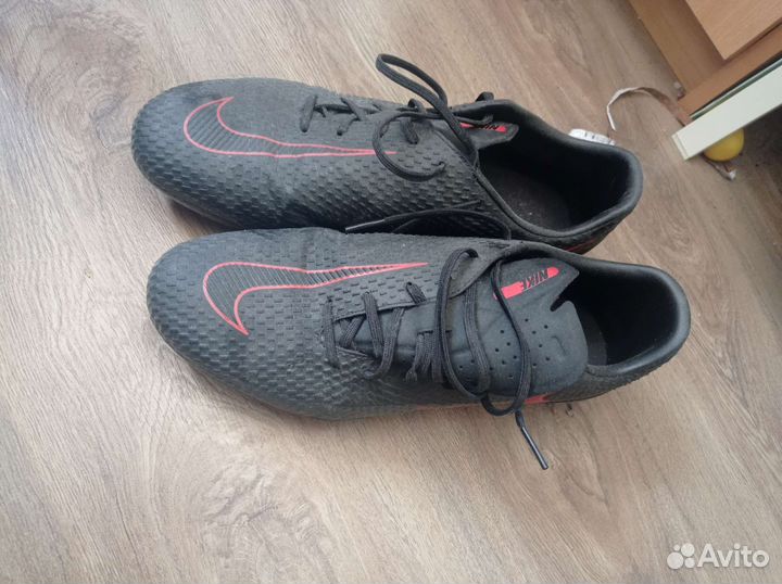 Футбольные бутсы nike