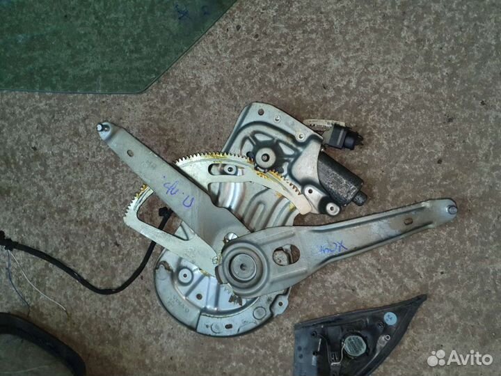 Стеклоподьемник правый перед на вольво хс90