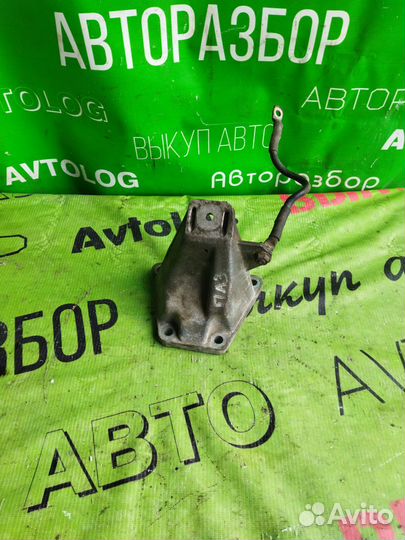 Кронштейн двигателя правый для Audi A4 B5