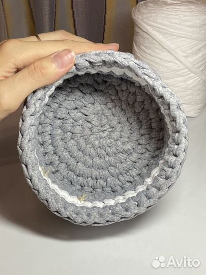 Вязанная корзинка