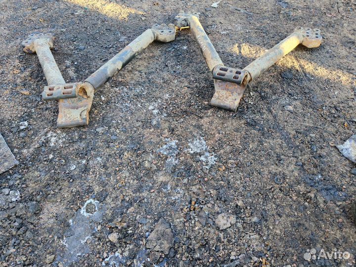 Кронштейн реактивной тяги ленивого Моста Volvo F12