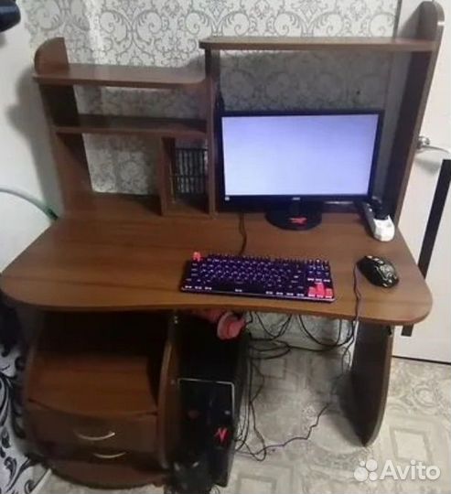 Компьютерный стол