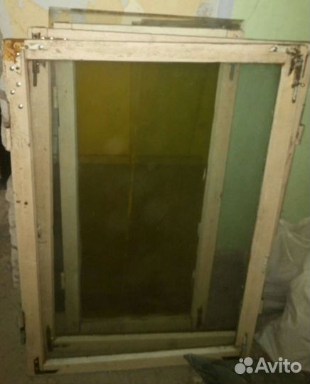 Двери и створки с деревянного балконного блока