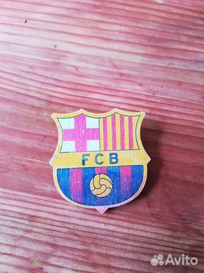 Деревянные значки и брелоки