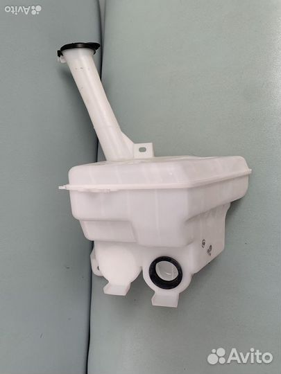 Бачок омывателя 85315-52230 toyota yaris