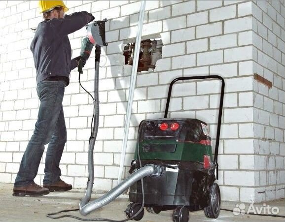 Штробление стен с пылесосом