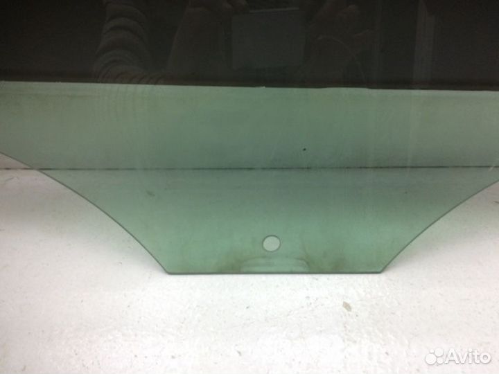 Стекло двери заднее левое Volkswagen Passat B7 B7