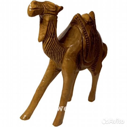 Сувенирный резной деревянный верблюд
