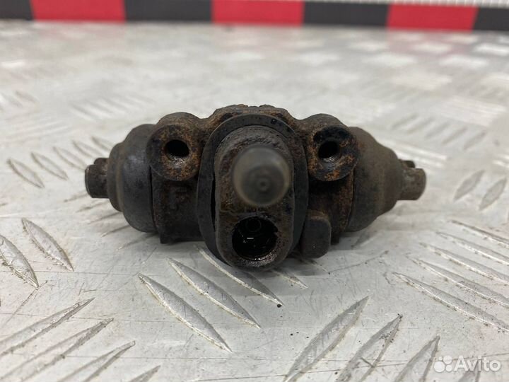 Б/У тормозной цилиндр задний левый Mazda Demio 1