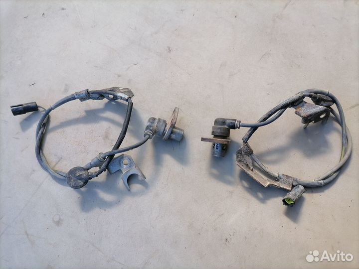 Датчик abs передний Mazda 626 GE 1995