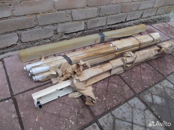 Светильник и лампы дневного света новые