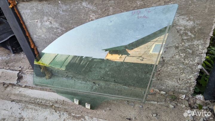 Стекло двери переднее левое Mazda Axela BK5P ZY-VE