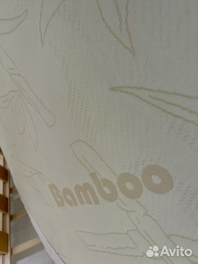 Детская кроватка с матрасом и бортиками