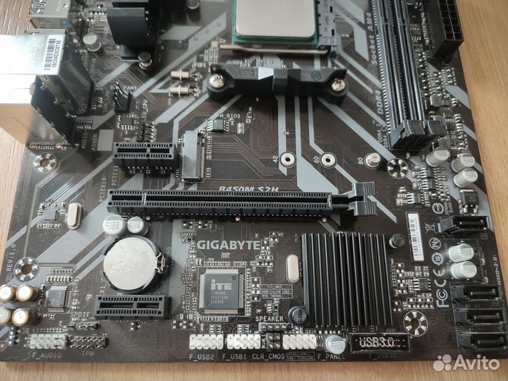 AMD Ryzen 3 3200G Gigabyte B450M