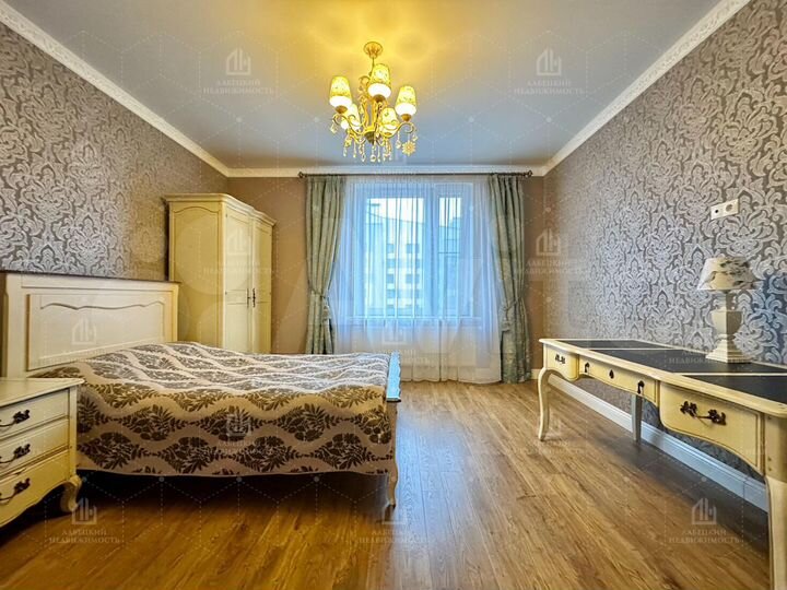 3-к. квартира, 121,4 м², 4/6 эт.