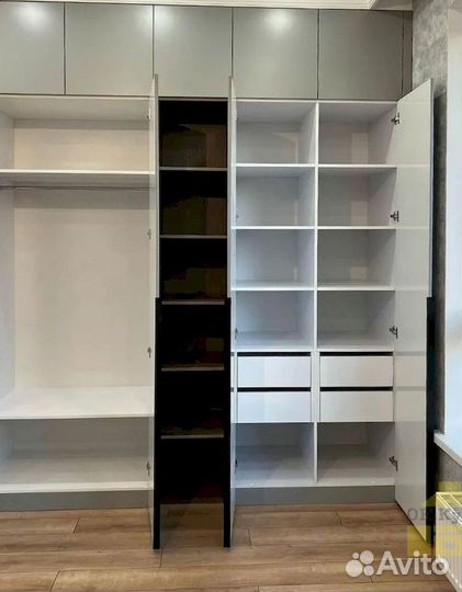 Зеркальный шкаф