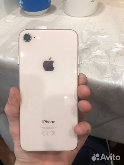 Телефон iPhone 8