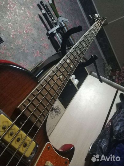 Бас гитара урал
