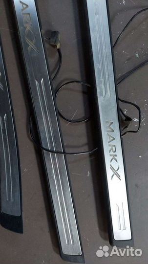 Накладки порогов на Toyota Mark X