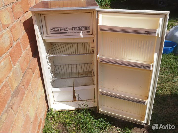 Холодильник бу рабочий 1990 года
