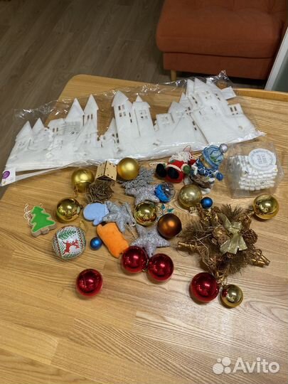 Елочные игрушки и украшения