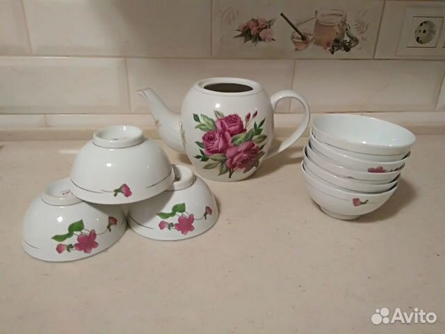 Чайник и пиалы