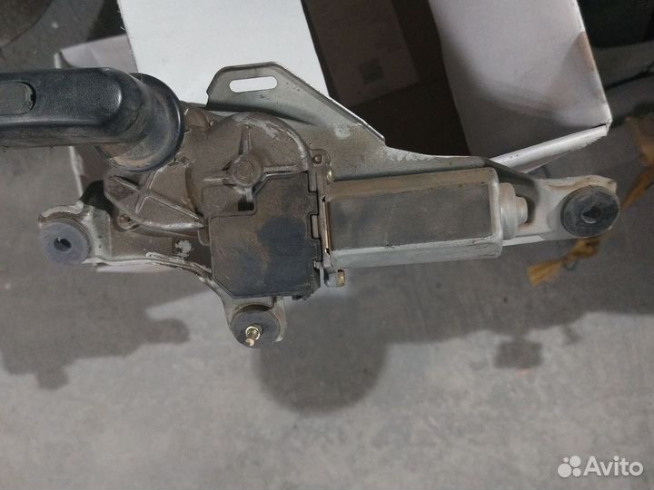 Моторчик заднего дворника RAV 4