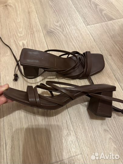 Босоножки stradivarius 38