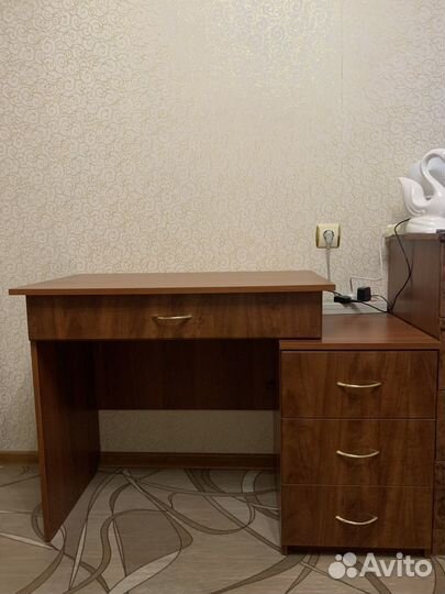 Стол письменный