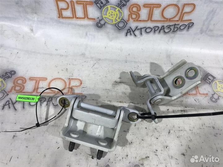 Петли задней левой двери Nissan Murano (Z50) 2002