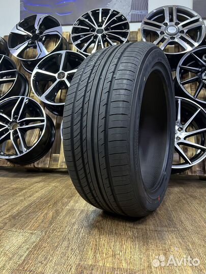 Yokohama Advan dB V552 245/40 R20 99W