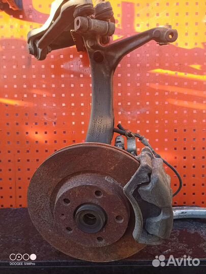 Поворотный кулак левый Audi a6